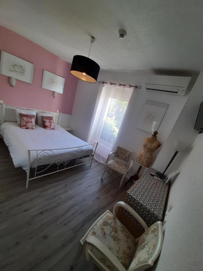 Hotel La Tour Des Fees Quissac  Экстерьер фото