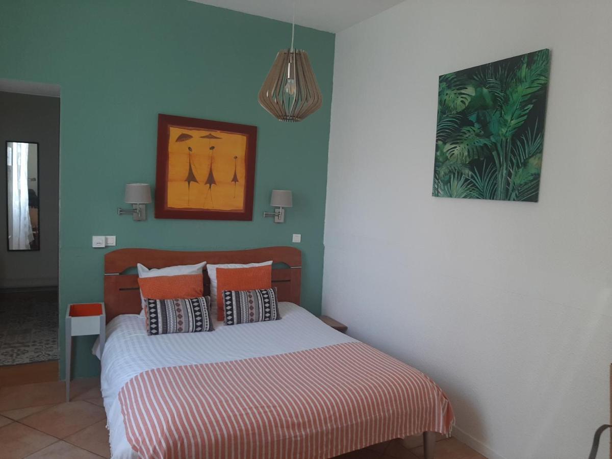 Hotel La Tour Des Fees Quissac  Экстерьер фото