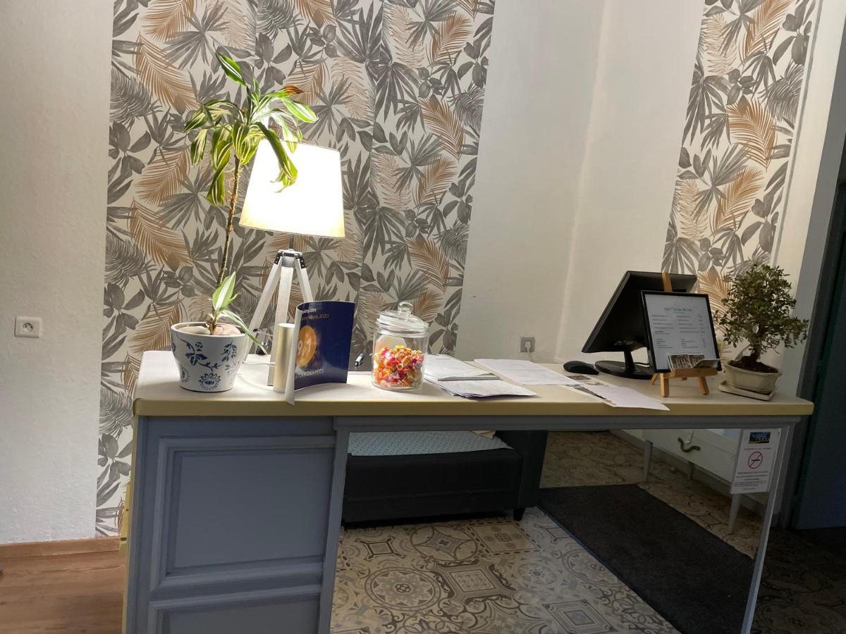 Hotel La Tour Des Fees Quissac  Экстерьер фото