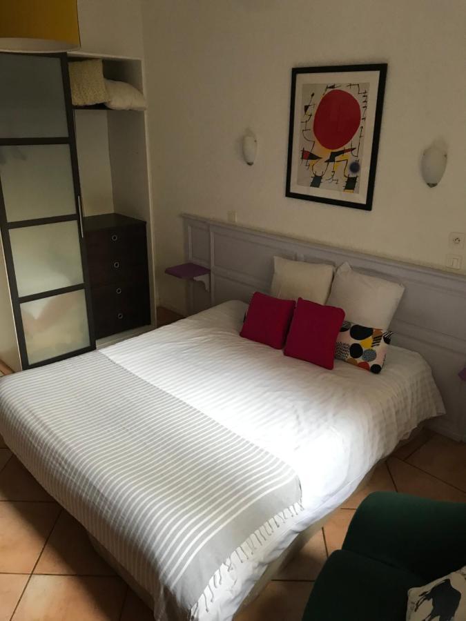 Hotel La Tour Des Fees Quissac  Экстерьер фото