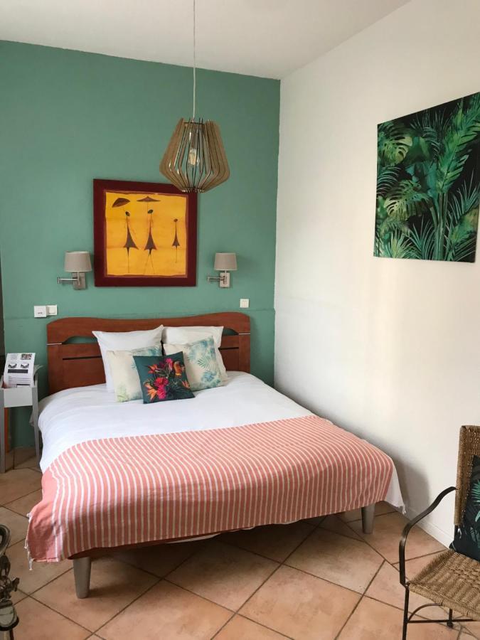 Hotel La Tour Des Fees Quissac  Экстерьер фото